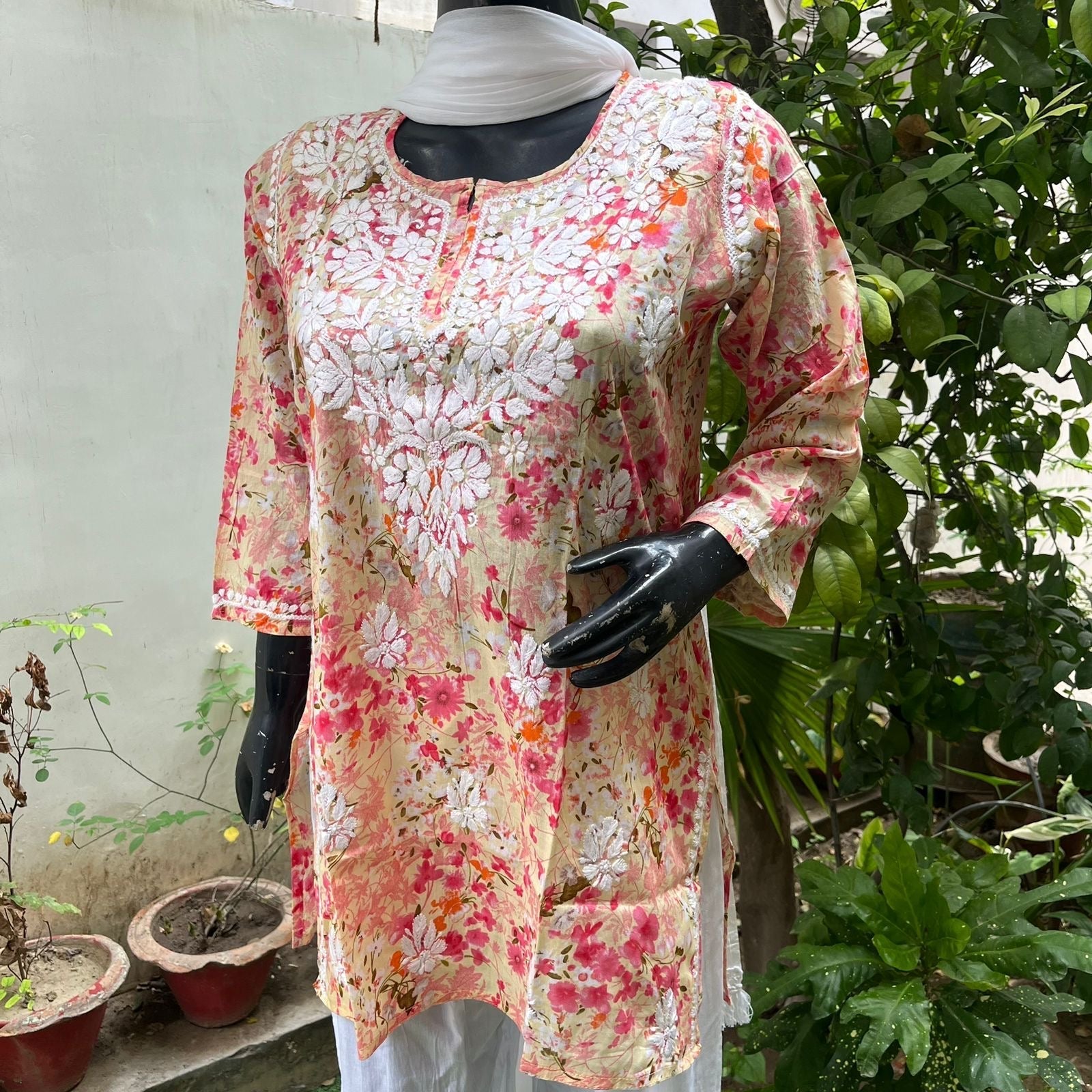 Office & College Wear Mul Short Tops - Chikankari official