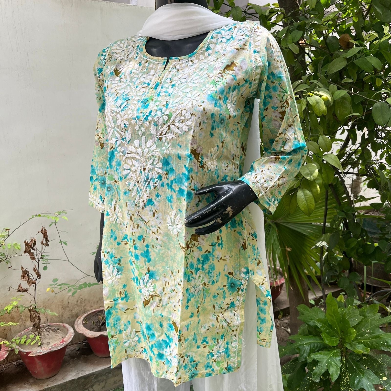 Office & College Wear Mul Short Tops - Chikankari official