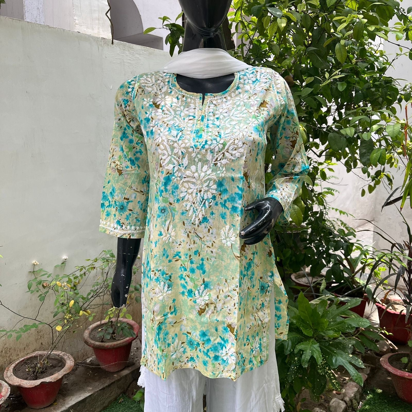 Office & College Wear Mul Short Tops - Chikankari official