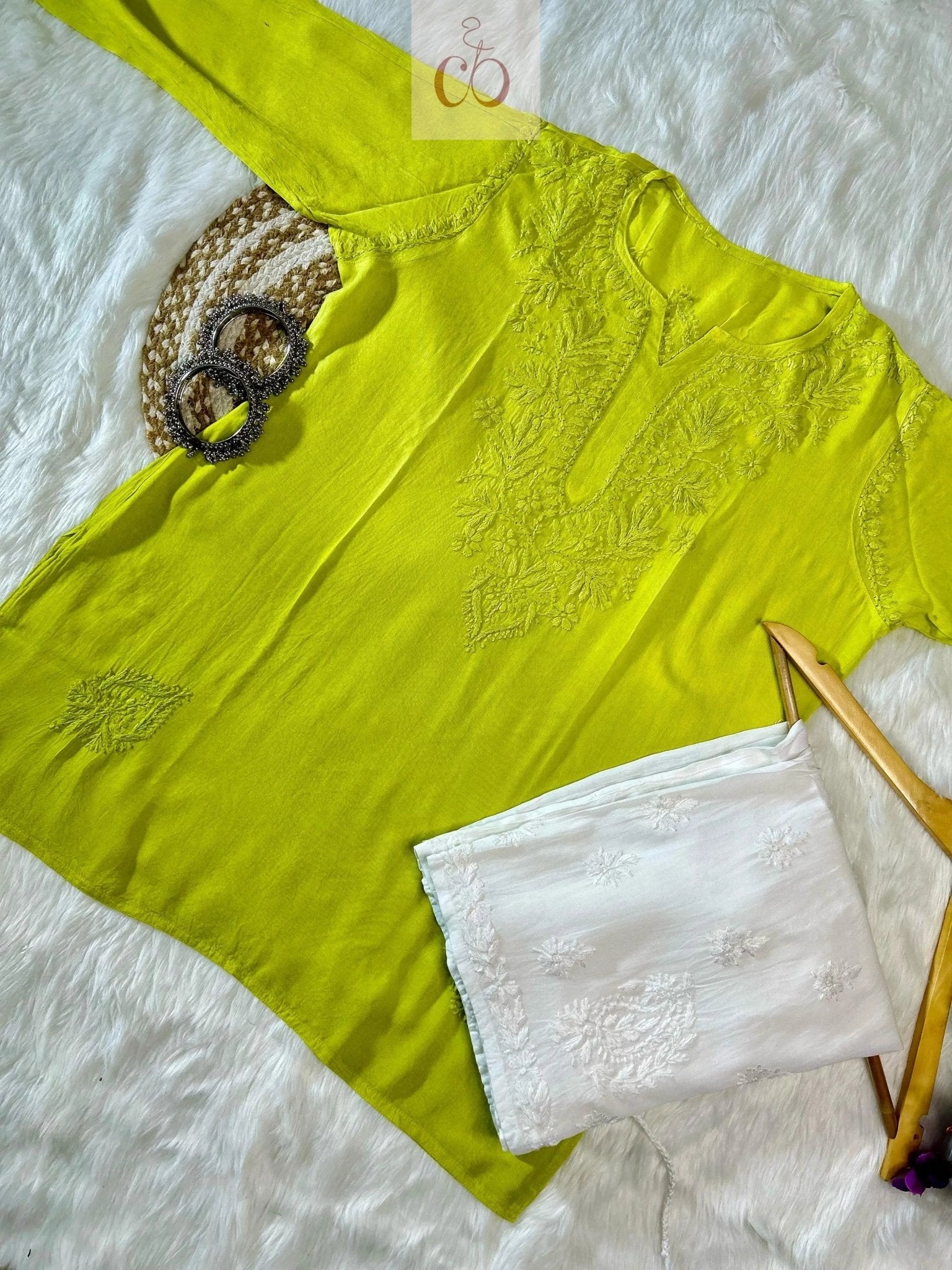 38 / yellow