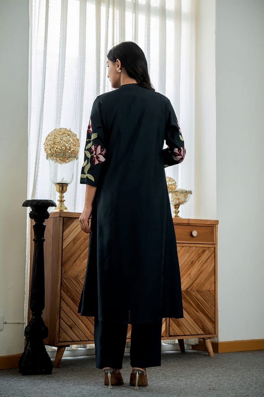 Panel Wotk Heavy embroidery pleated Pattern kurta & Pant - Chikankari official