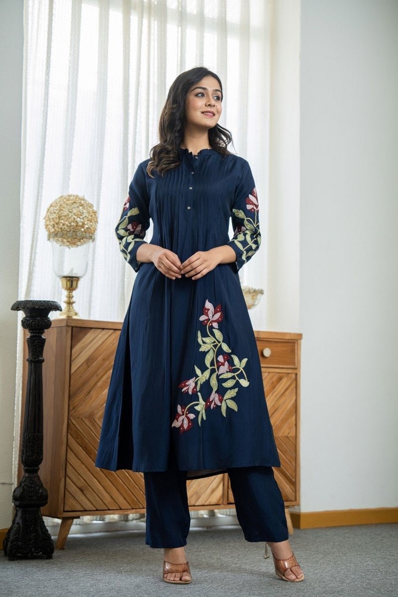 Panel Wotk Heavy embroidery pleated Pattern kurta & Pant - Chikankari official