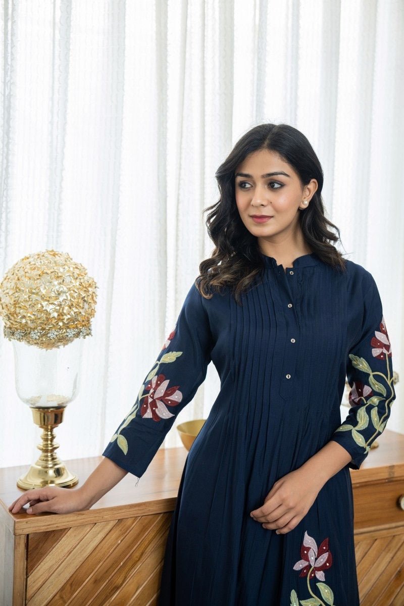 Panel Wotk Heavy embroidery pleated Pattern kurta & Pant - Chikankari official