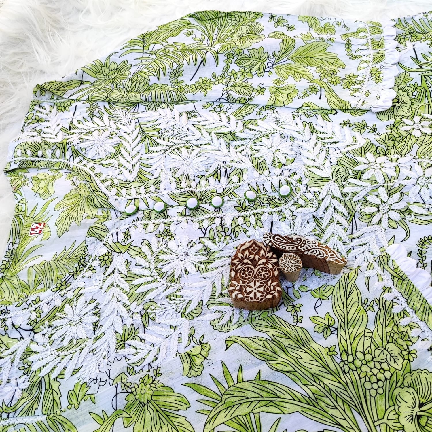 PIPING BUTTONS KURTI HAVING KANGOOREY ON DAAMAN & SLEEVES Mayuri Special - Chikankari official