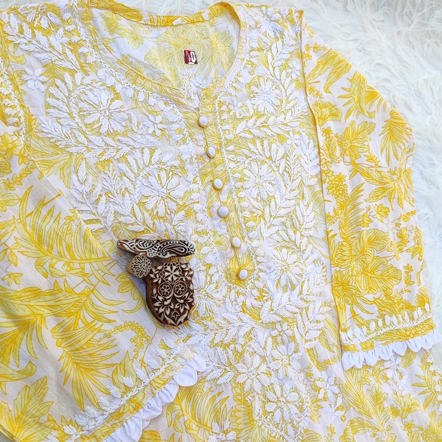 PIPING BUTTONS KURTI HAVING KANGOOREY ON DAAMAN & SLEEVES Mayuri Special - Chikankari official