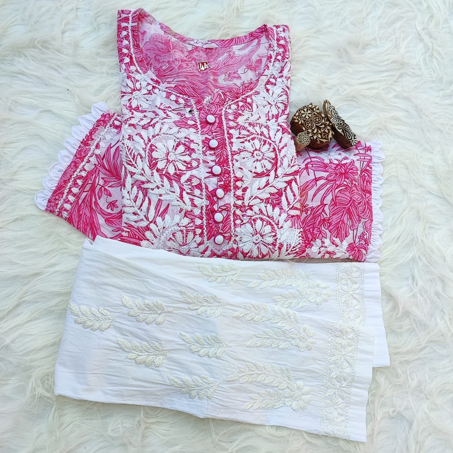 PIPING BUTTONS KURTI HAVING KANGOOREY ON DAAMAN & SLEEVES Mayuri Special - Chikankari official