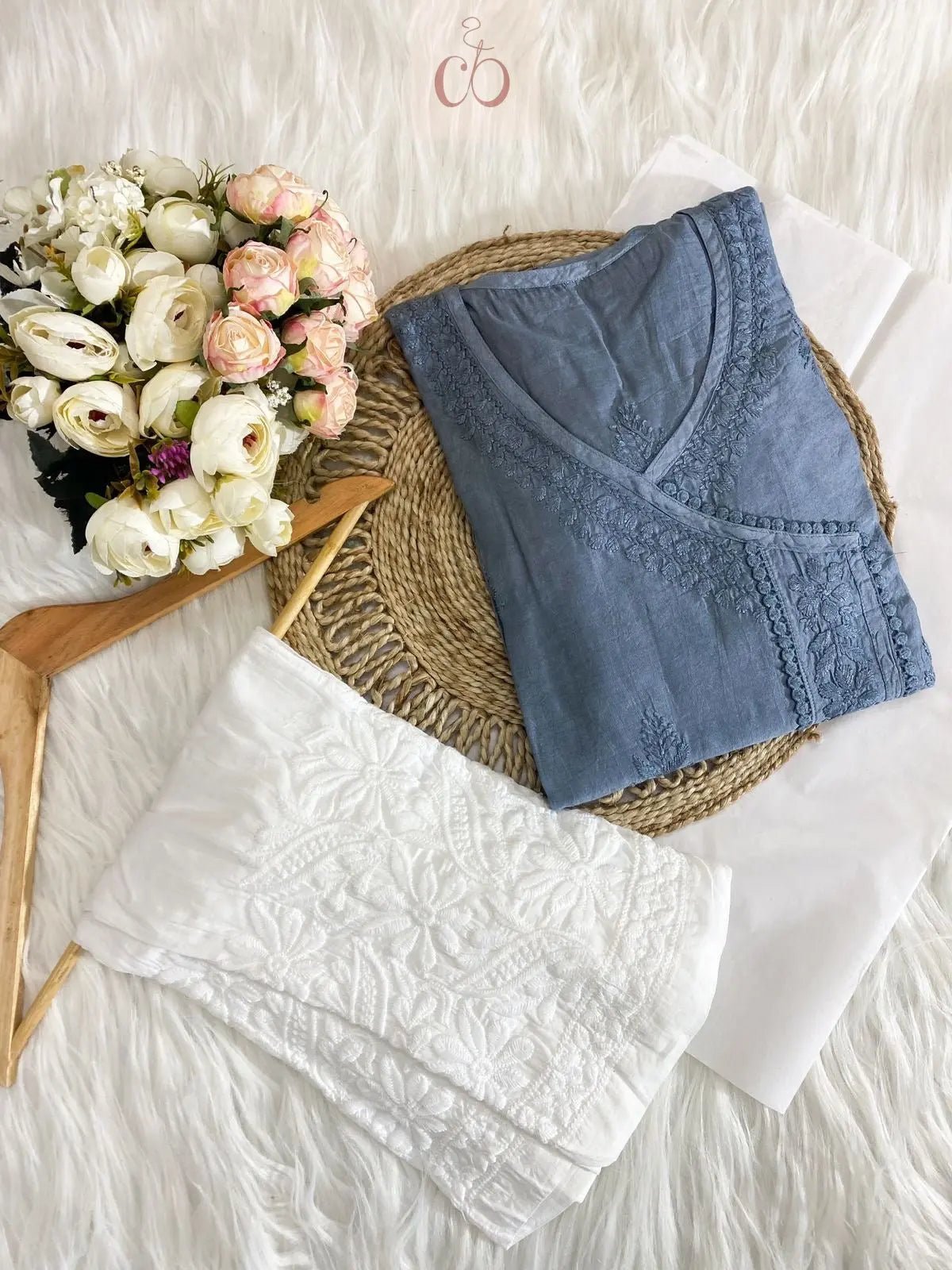 40 / greyish blue