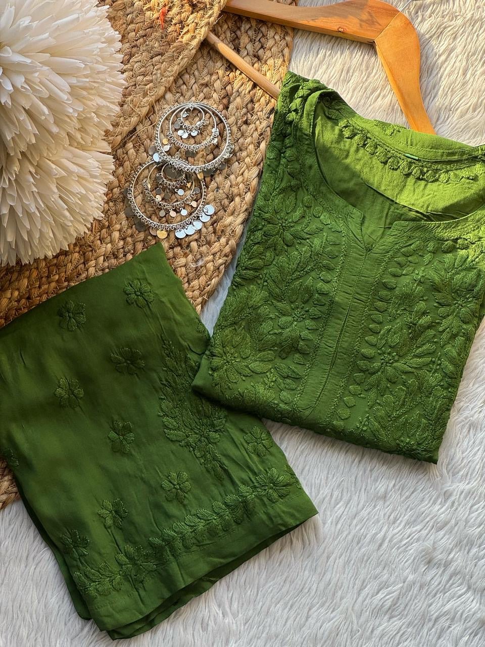 38 / green