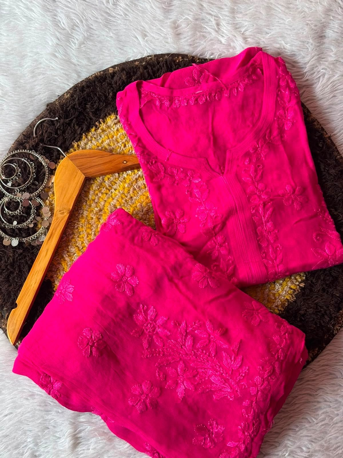 38 / pink