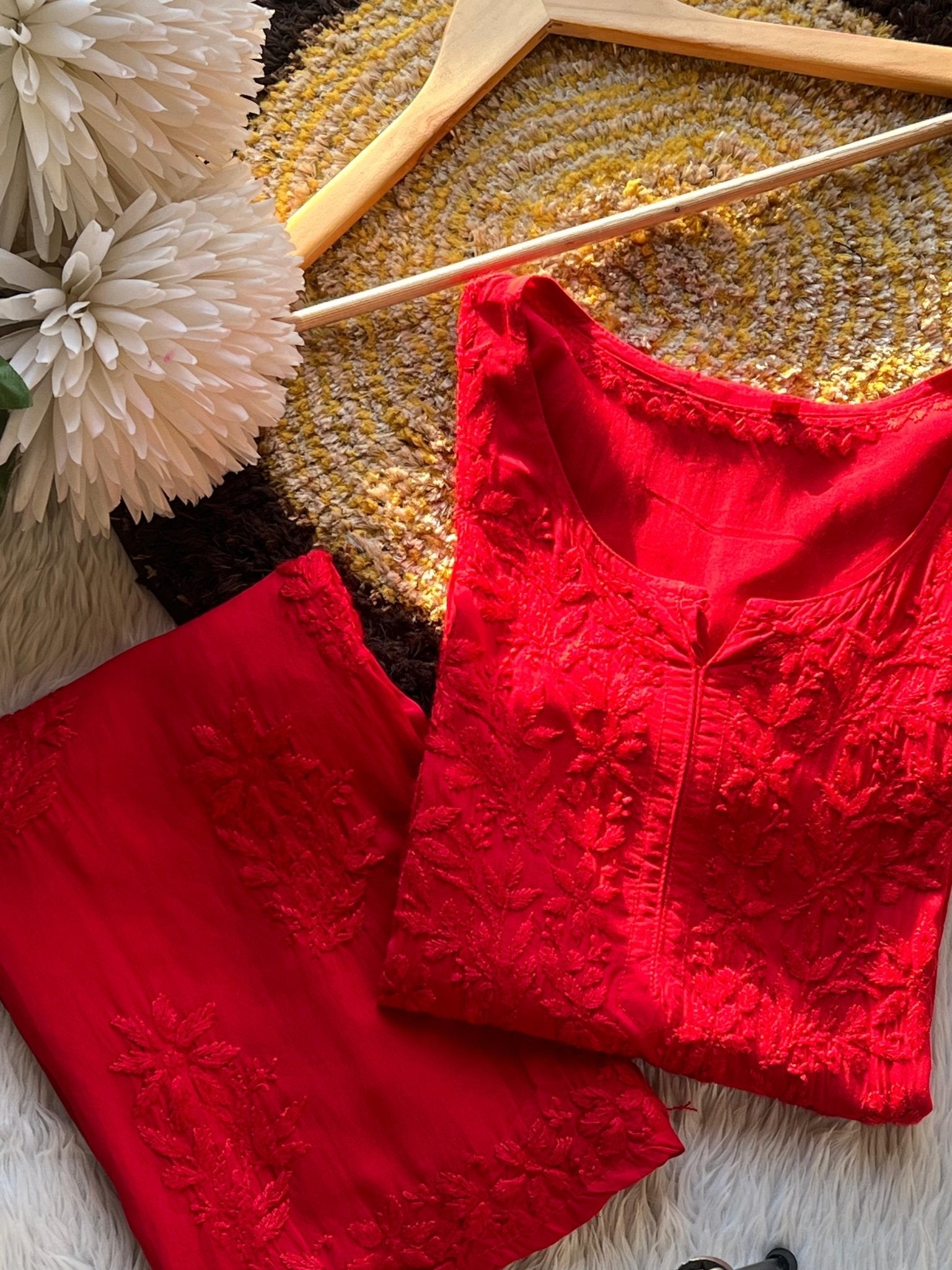 38 / red