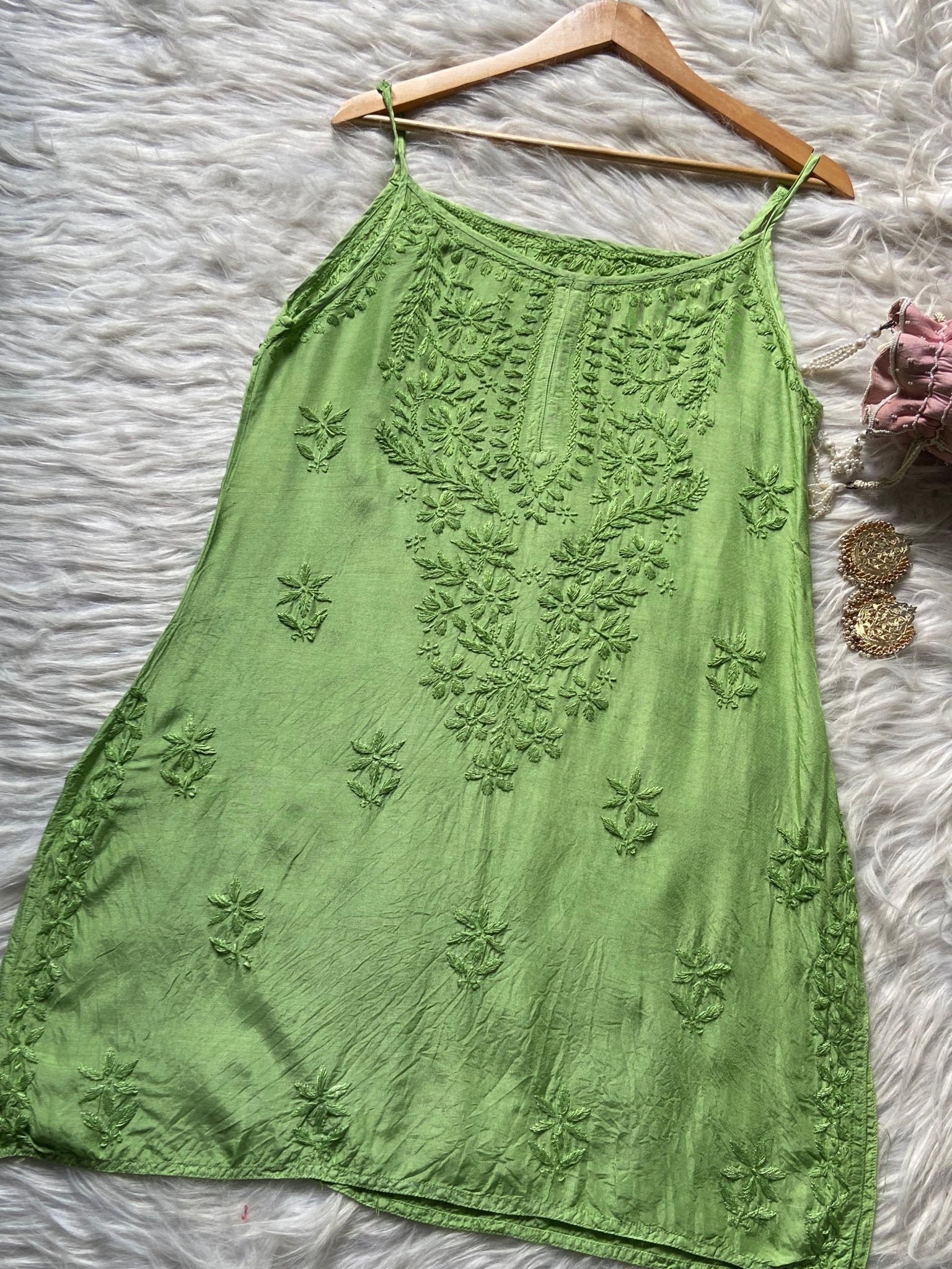 Premium Short Muslin Noodle Strapkurti - Chikankari official
