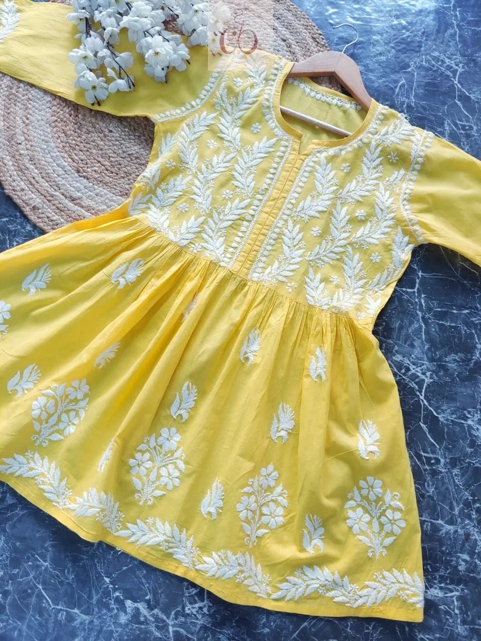 38 / yellow
