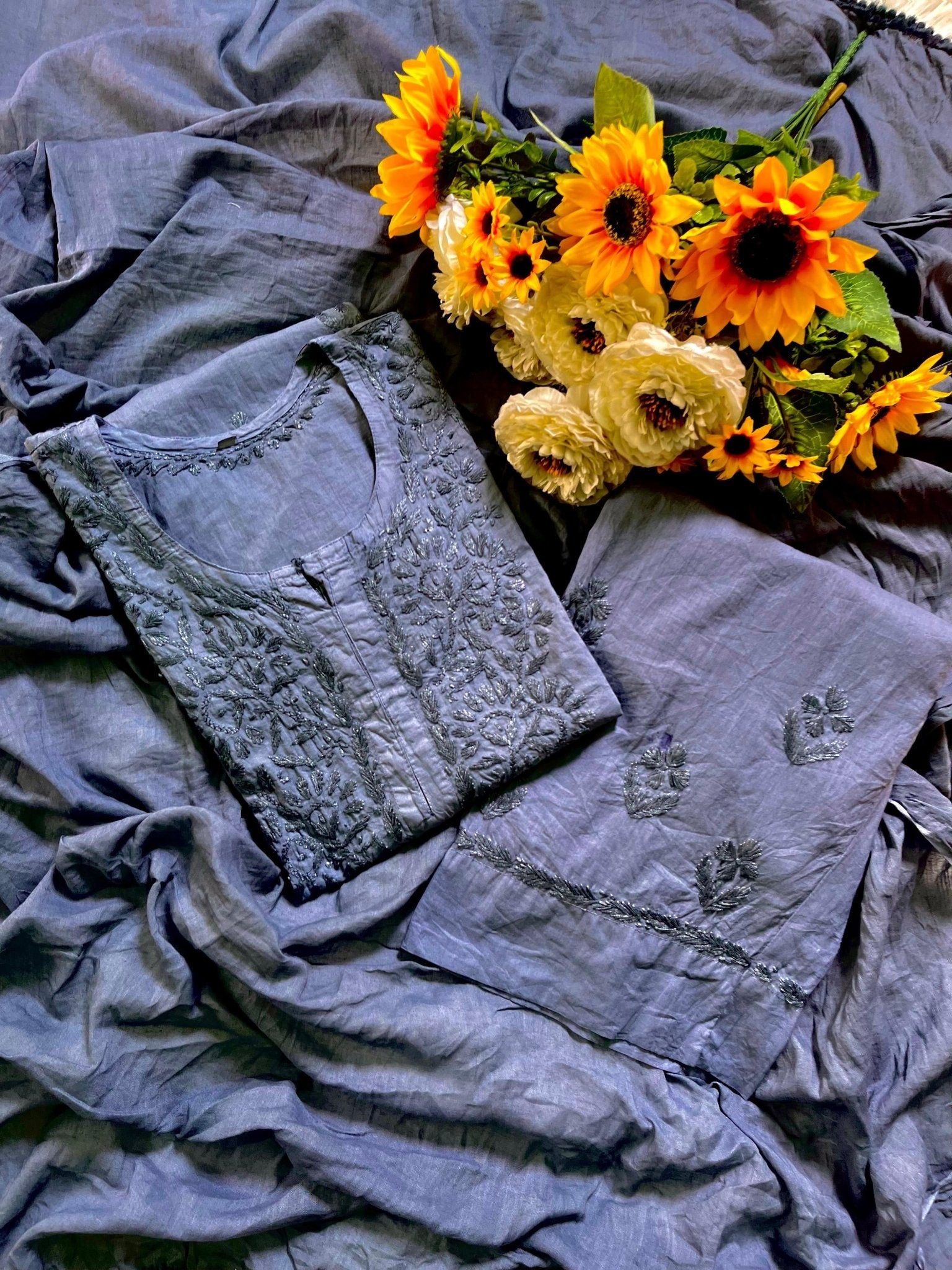 36 / grey