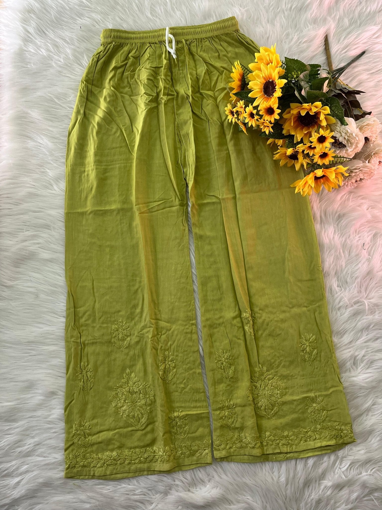 Rangrez Heavy Rayon Toned embroidered 3pc set - Chikankari official