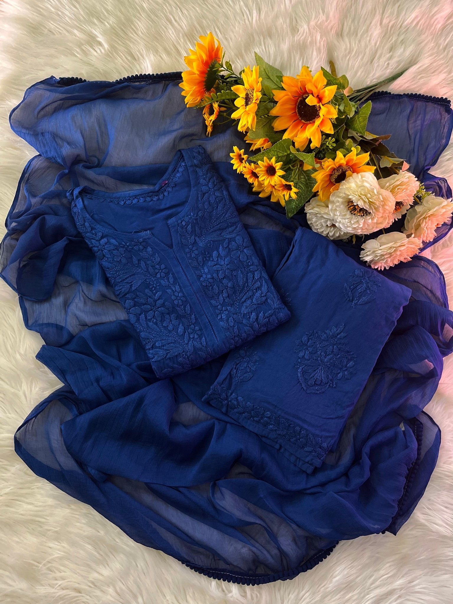 Rangrez Heavy Rayon Toned embroidered 3pc set - Chikankari official