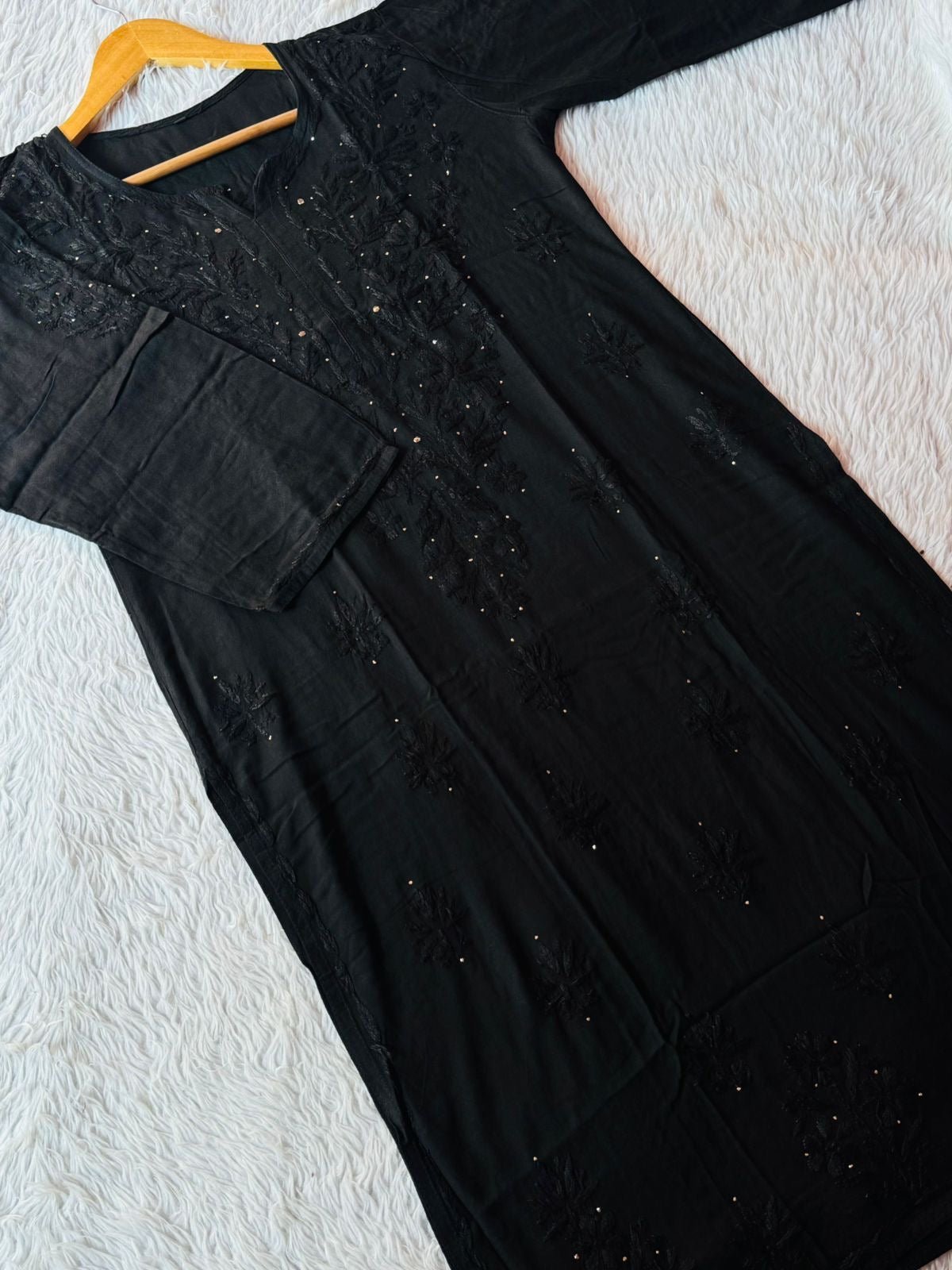 36 / black