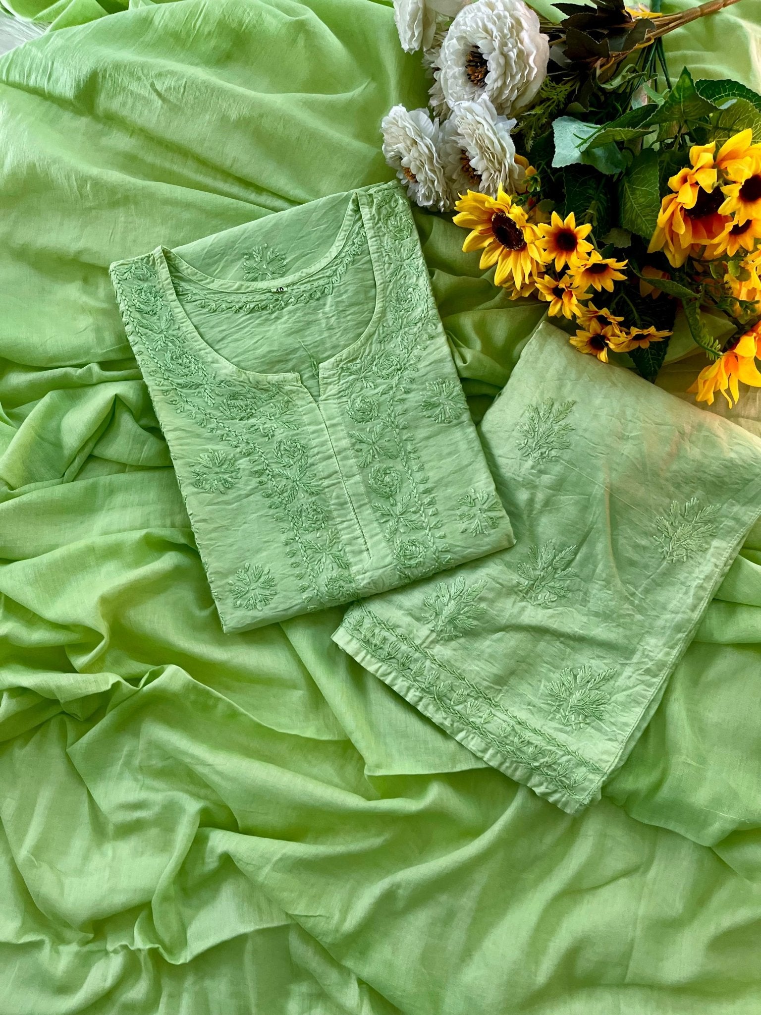 38 / green