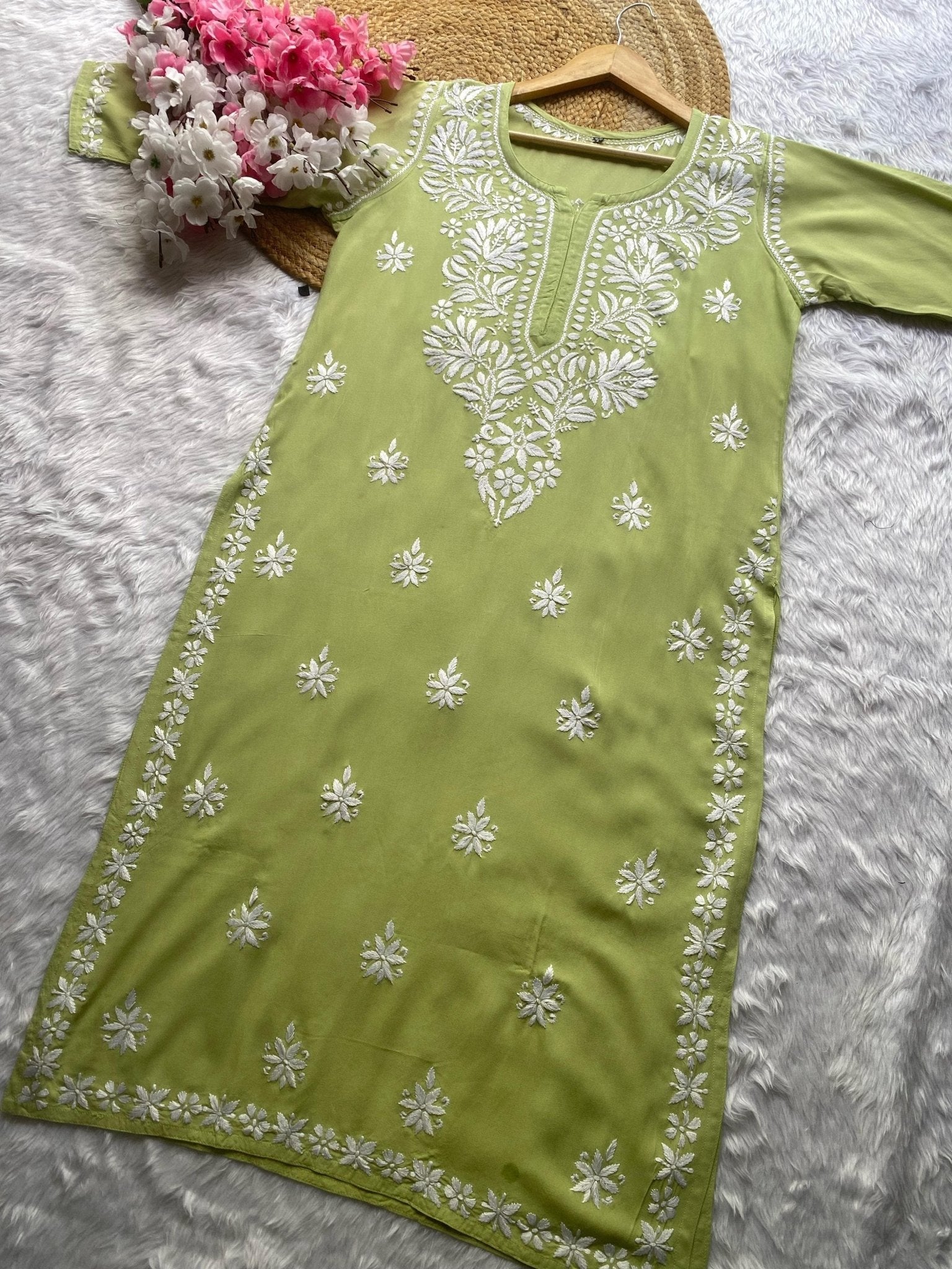 38 / green