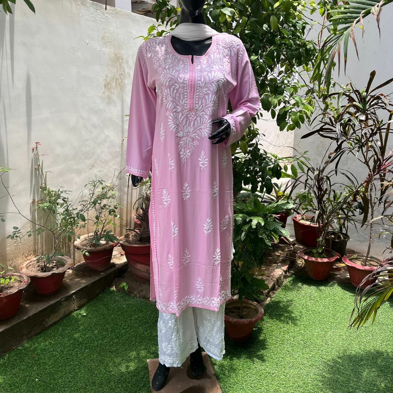 Rayon Gala Buti Made of Chikan threads - Chikankari official