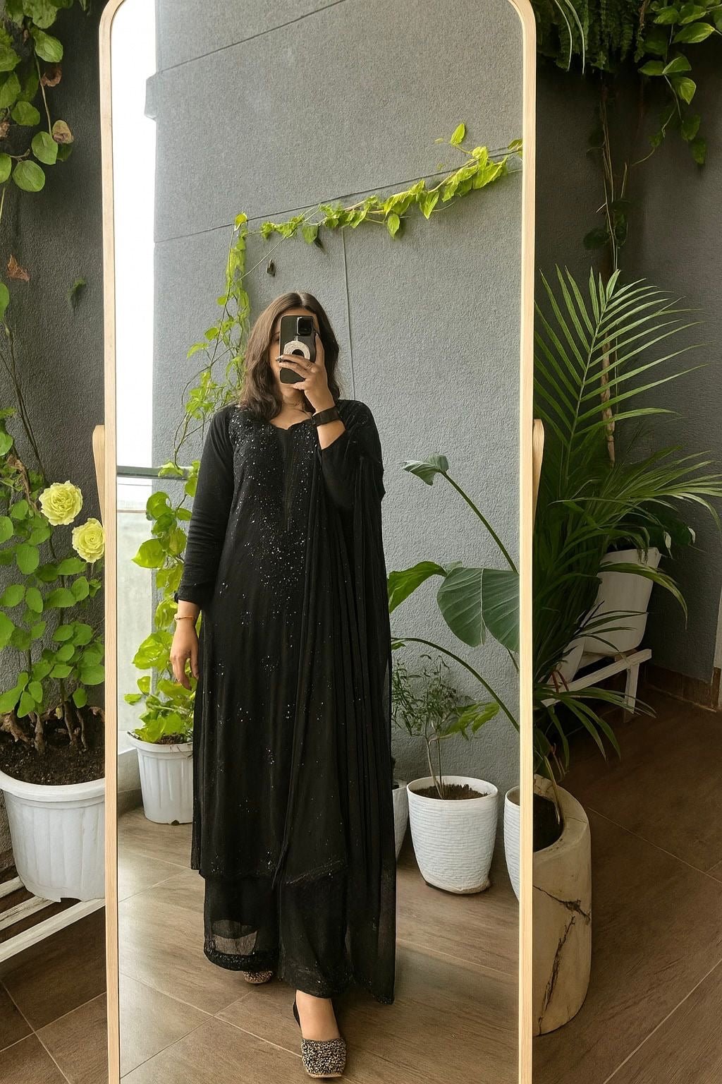 38 / black