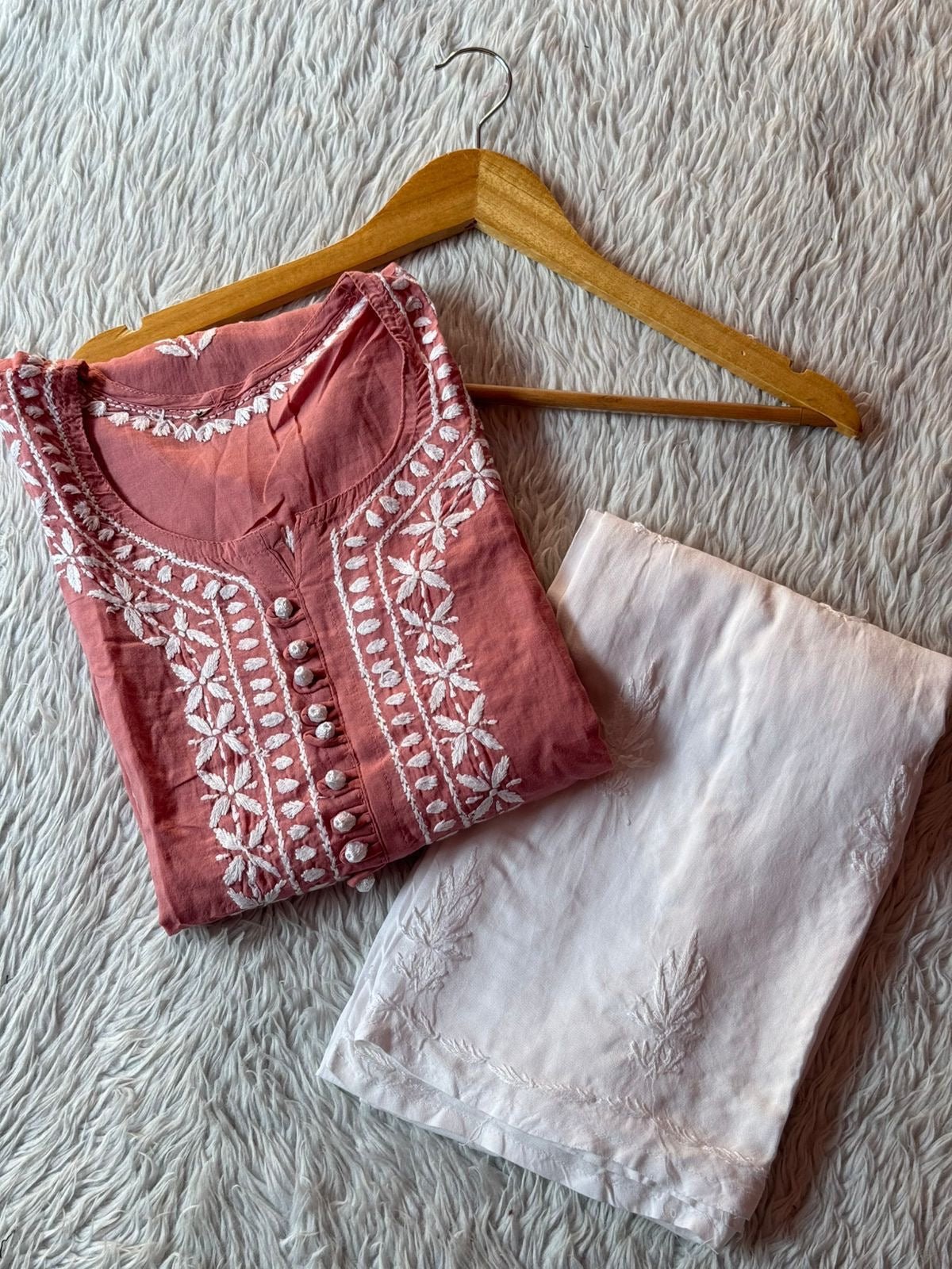 Rose Boota Modal Qureshiya button Kurta - Chikankari official