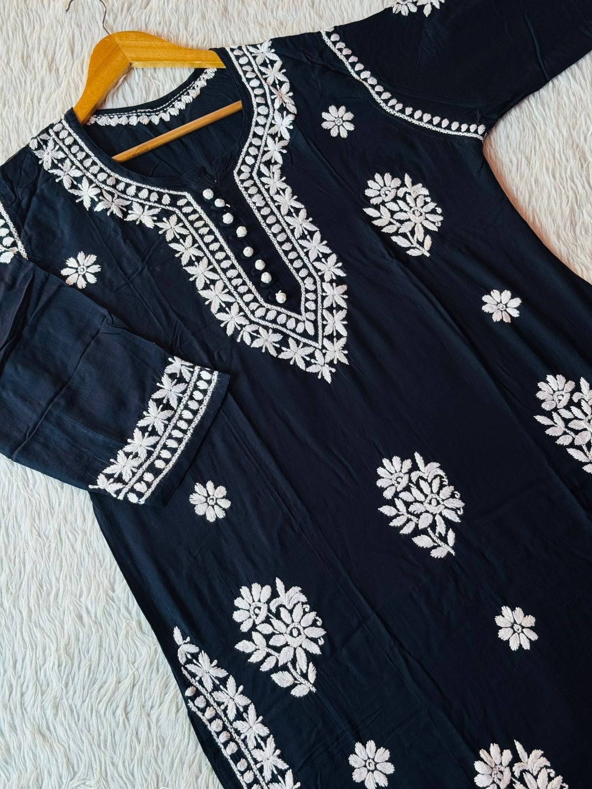 Rose Boota Modal Qureshiya button Kurta - Chikankari official