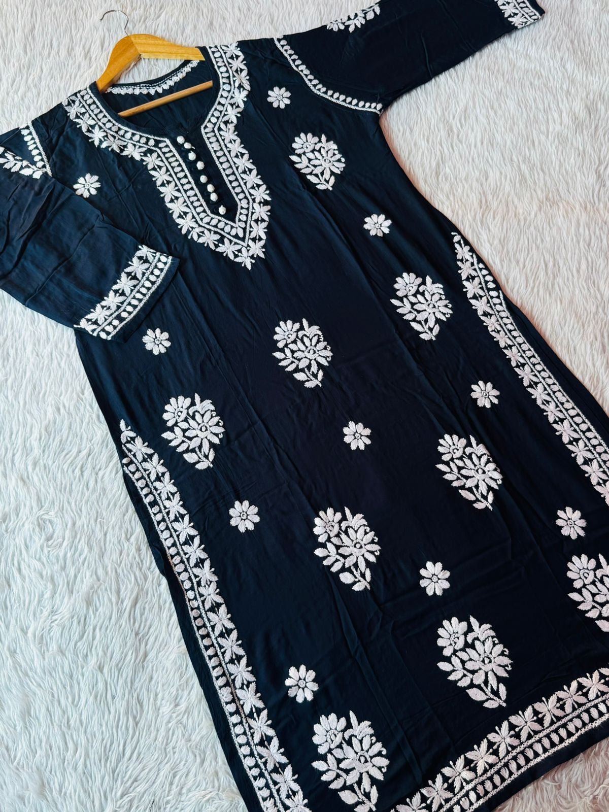 Rose Boota Modal Qureshiya button Kurta - Chikankari official