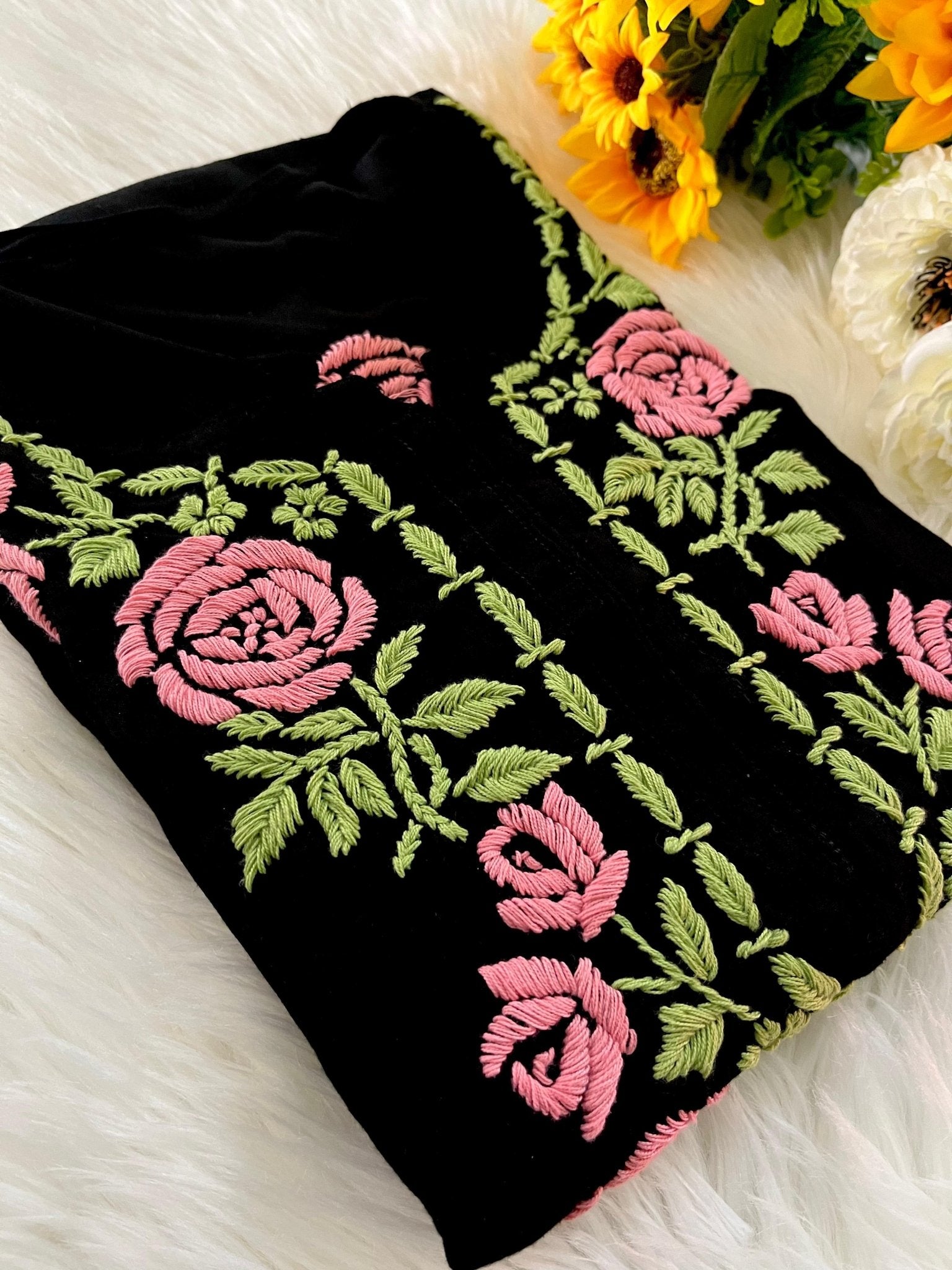 Sanya Floral Threaded Chikankari Kurta - Chikankari official