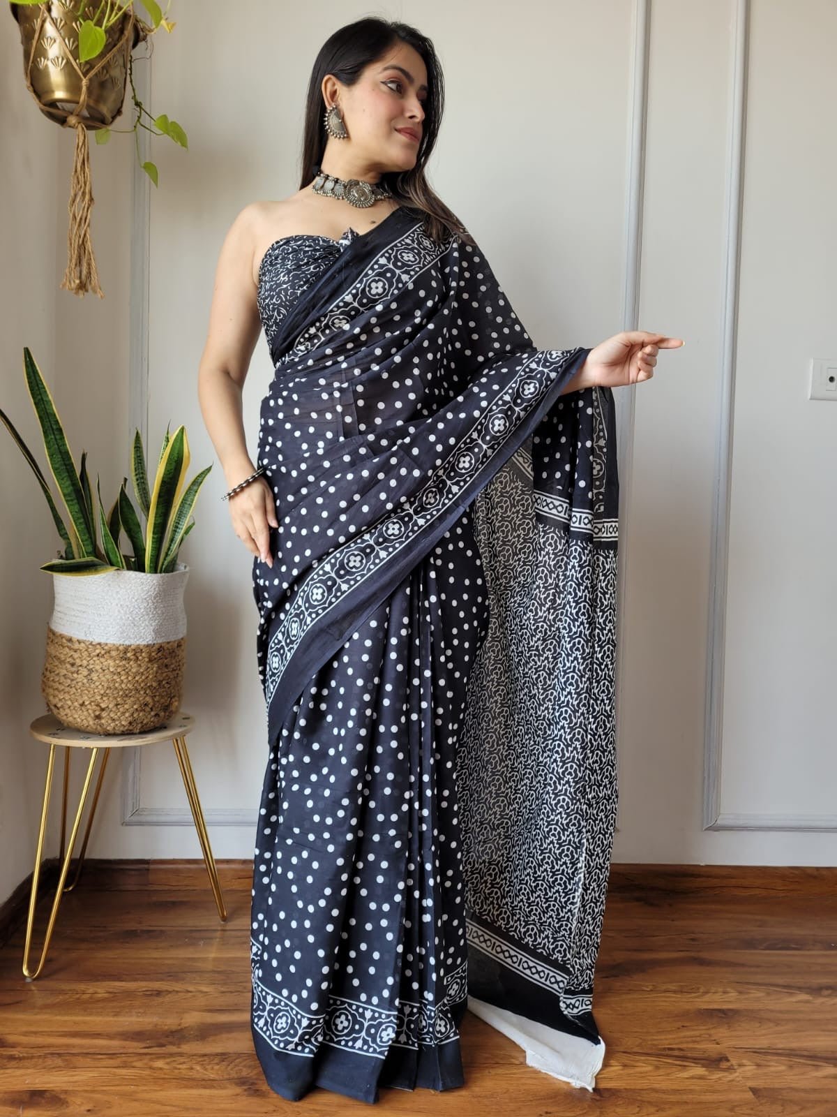 Saree With blouse 55+ Designs - Chikankari official