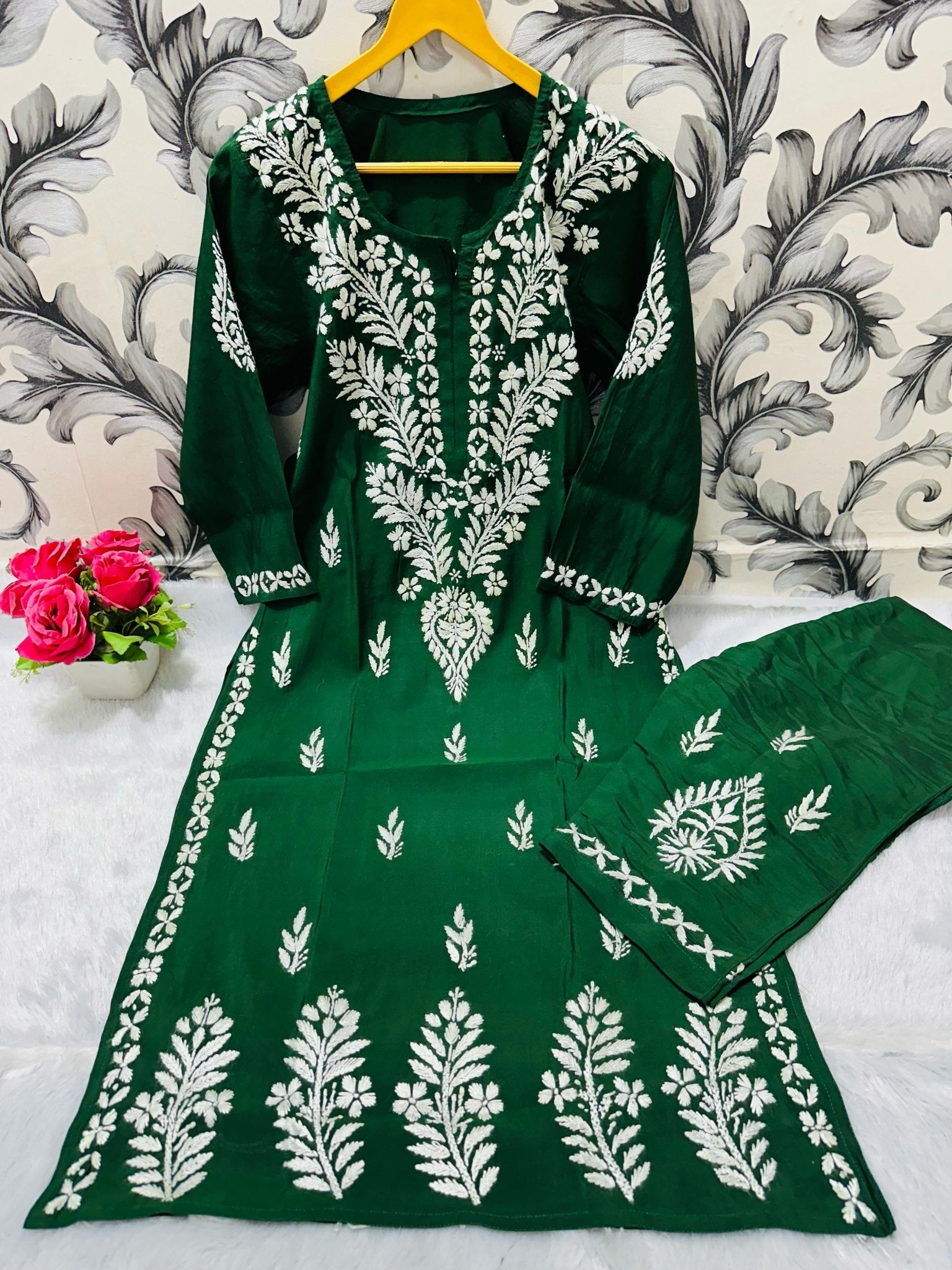 32 / dark green