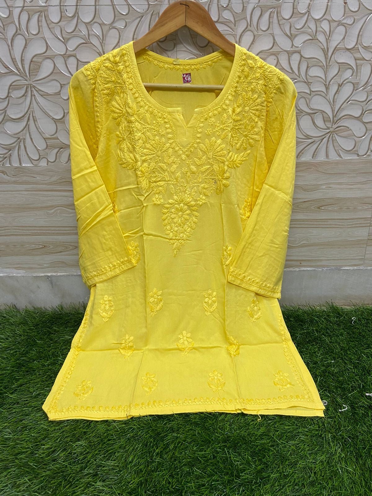 36 / yellow