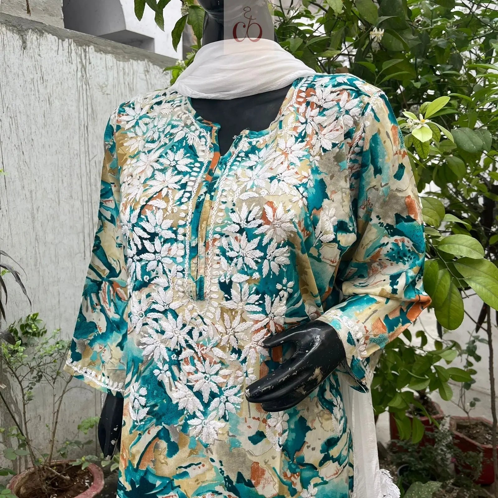 Straight fit rayon kurta - Chikankari official