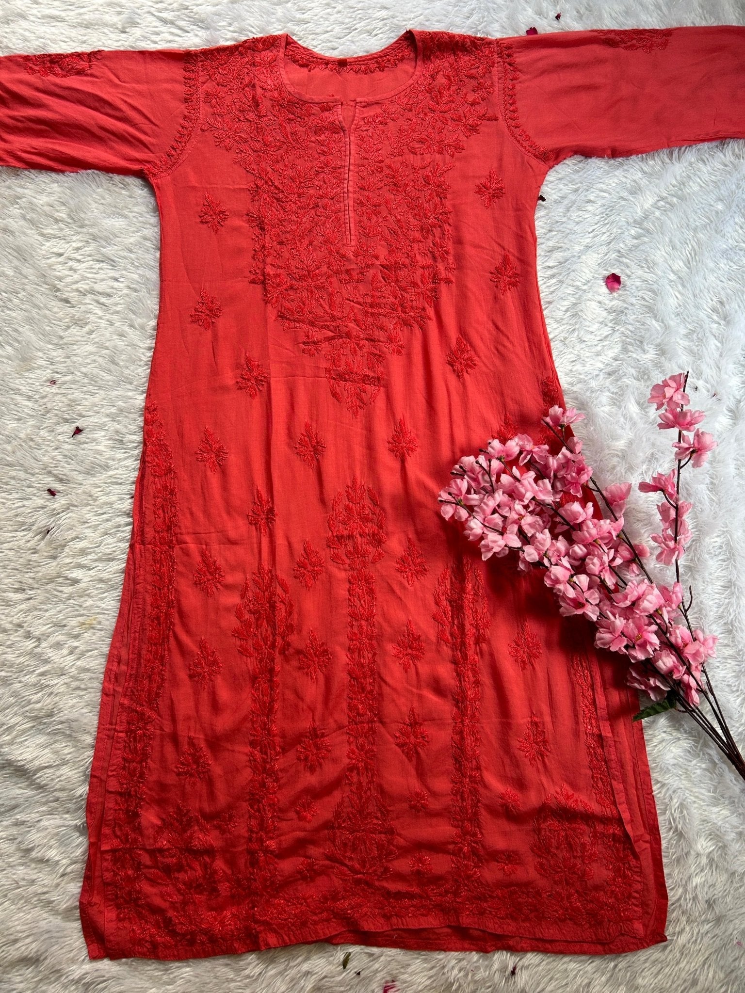 38 / red