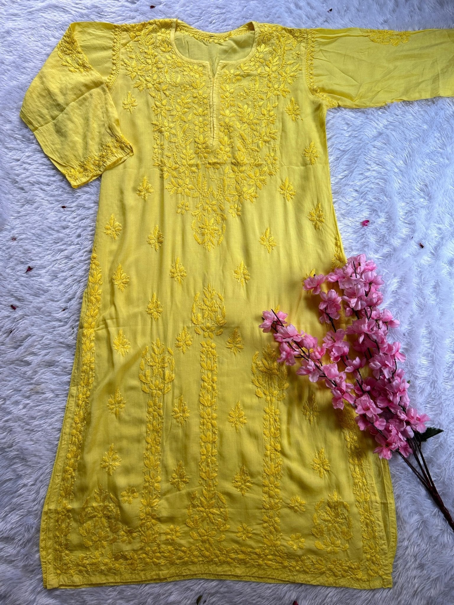 38 / yellow