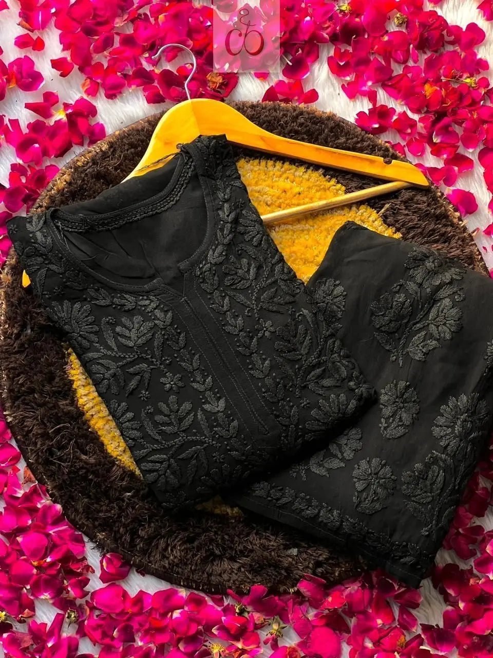 The Heart Of Lucknowi Chikankari 🫰🏻 - Chikankari official