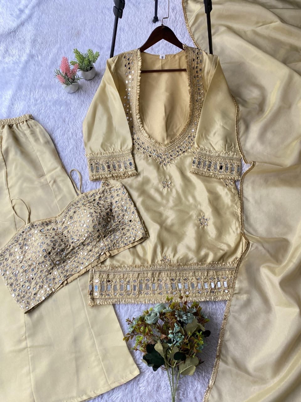 Wedding mirror embroidered 4pc set - Chikankari official