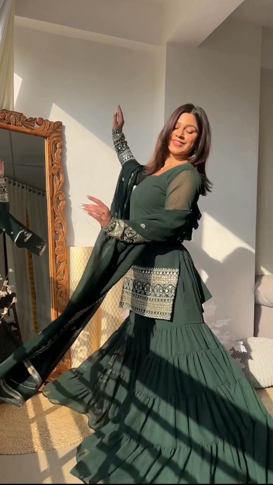 Zaiba 3pc Royal Green Foux georgette’s set - Chikankari official