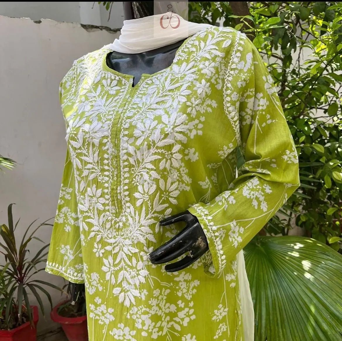 Zainab Soft & Comfy Mul leafy Contrast Kurtis - Chikankari official