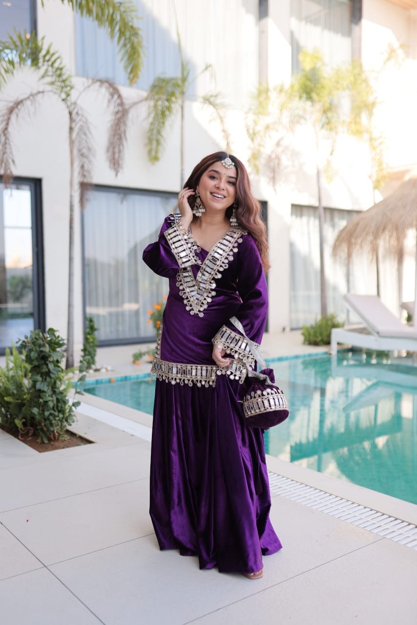 Zari embroidered Velvet Shining Set - Chikankari official
