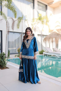 Zari embroidered Velvet Shining Set - Chikankari official