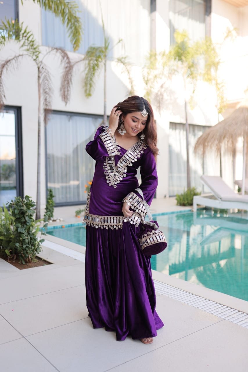 Zari embroidered Velvet Shining Set - Chikankari official