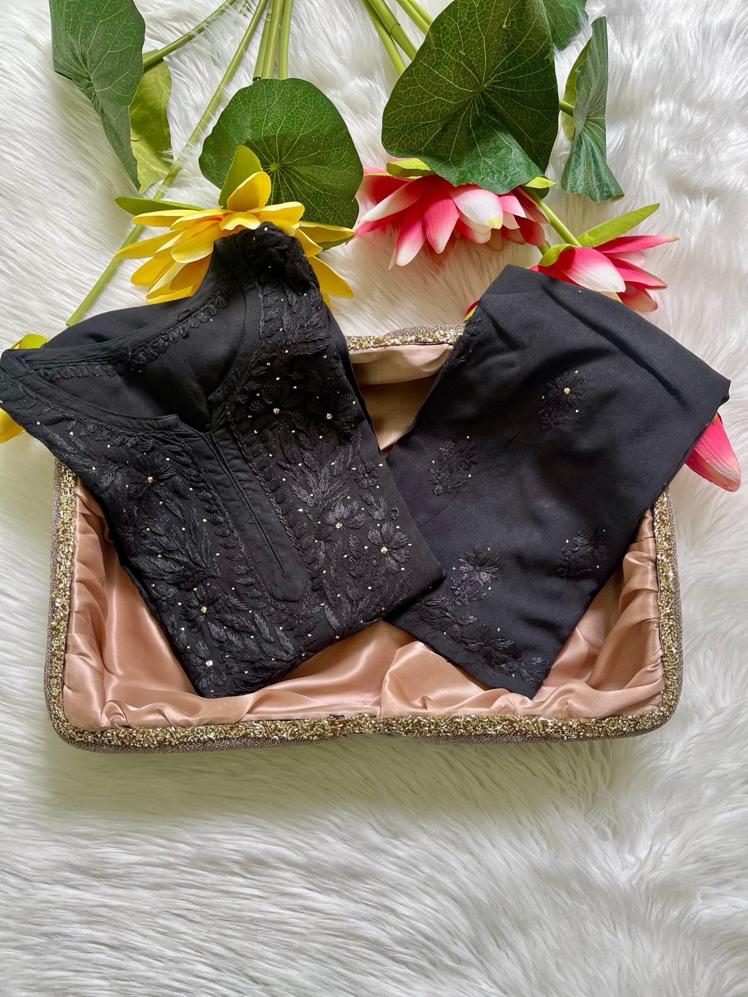 34 / black
