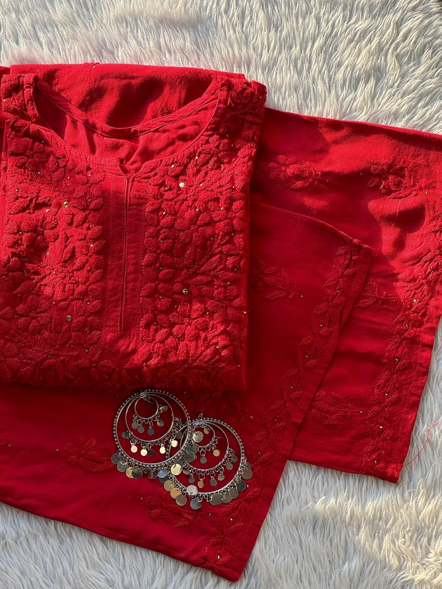 38 / red
