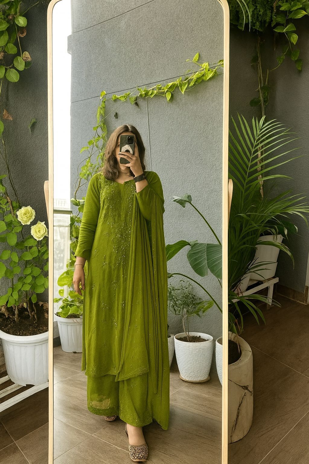 Zoya Resham heavy Gala booti viscose 3pc Set - Chikankari official